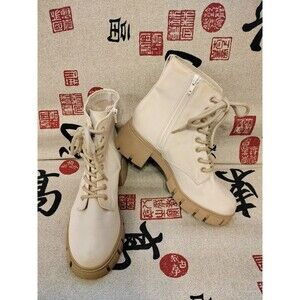 EUC! Universal Thread Cream Ivory Fabric Kolbi Combat Boot. Size 8.5M